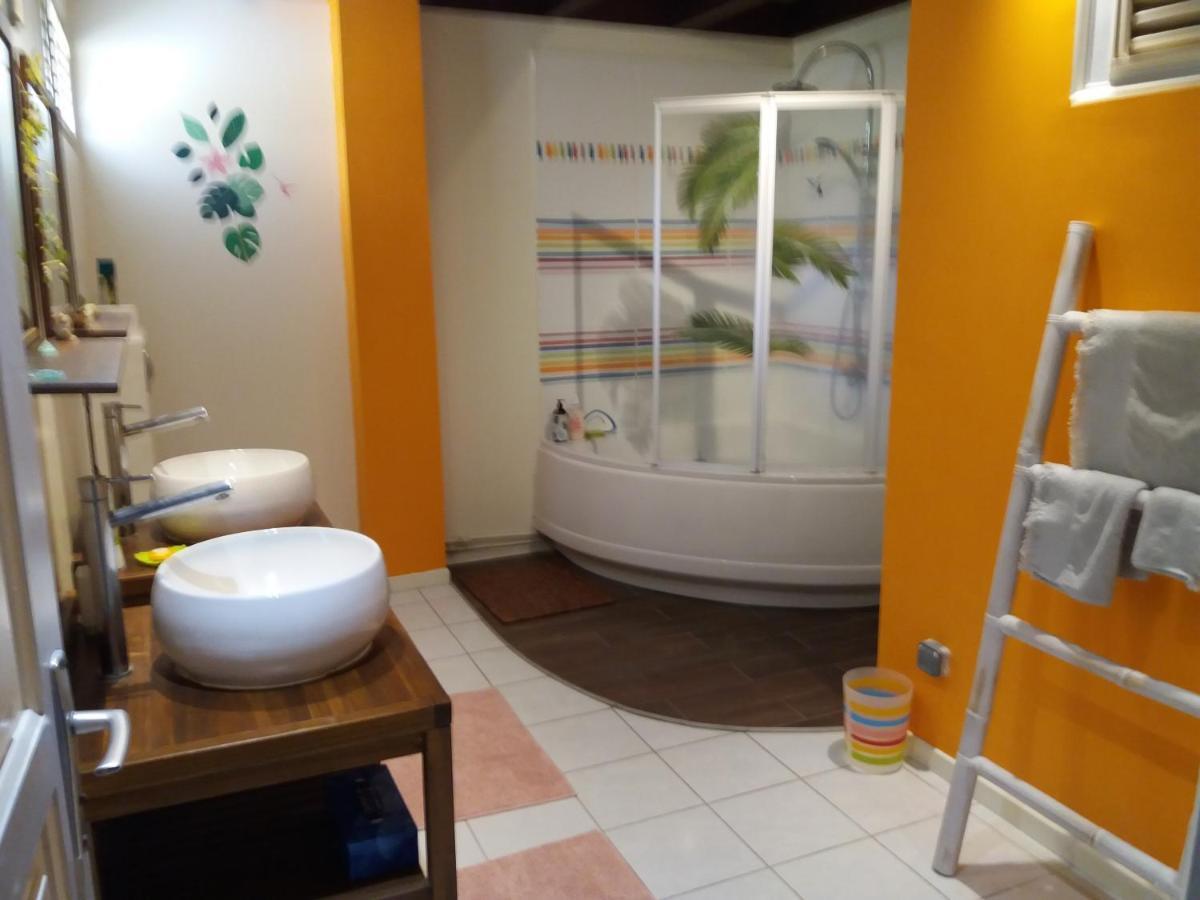 Chambre D'Hote Et Loft Dans Maison De Charme Piscine A Debordement La Villa Gialla Schoelcher Exterior foto